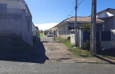 Imagem: A casa possui 1 Dormitório, 1 Banheiro, 1 Vaga na garagem