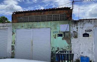 Imagem: A casa possui 2 Dormitórios, 1 Banheiro, 71m² de Área e 300m²