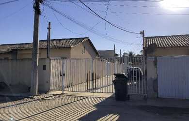 Imagem: A casa possui 2 Dormitórios, 1 Banheiro, 1 Vaga na garagem