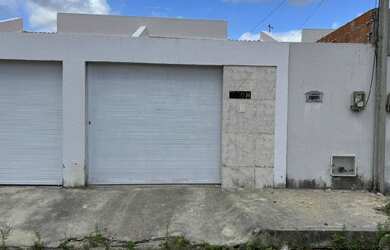 Imagem: A casa possui 2 Dormitórios, 1 Banheiro, 1 Vaga na garagem