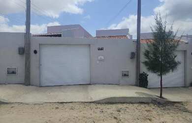 Imagem: A casa possui 2 Dormitórios, 1 Banheiro, 1 Vaga na garagem