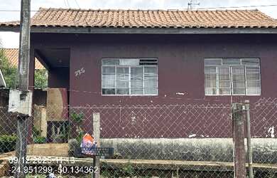 Imagem: A casa possui 3 Dormitórios, 1 Banheiro, 63m² de Área, 205m²