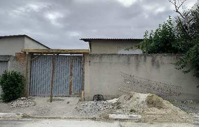 Imagem: A casa possui 2 Dormitórios, 1 Banheiro, 80m² de Área e 240m²