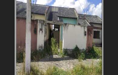 Imagem: A casa possui 2 Dormitórios, 1 Banheiro, 1 Vaga na garagem