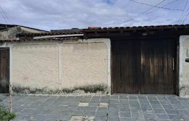 Imagem: A casa possui 2 Dormitórios, 1 Banheiro, 106m² de Área, 160m²