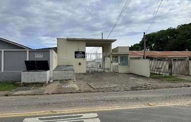 Imagem: A casa possui 3 Dormitórios, 1 Banheiro, 63m² de Área e 196m²