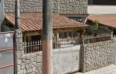 Imagem: A casa possui 2 Dormitórios, 1 Banheiro, 96m² de Área e 114m²