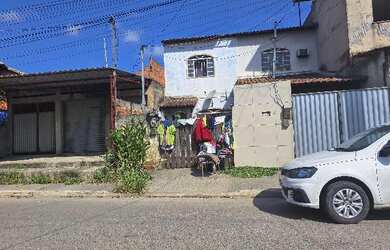Imagem: A casa possui 2 Dormitórios, 1 Banheiro, 1 Vaga na garagem