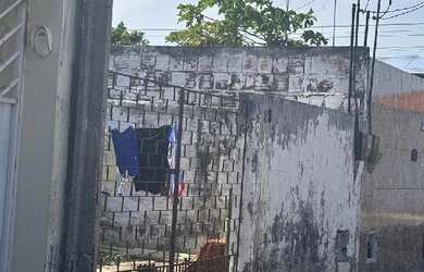 Imagem: A casa possui 2 Dormitórios, 1 Banheiro, 1 Vaga na garagem