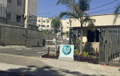 Imagem: O apartamento possui 2 Dormitórios, 1 Banheiro, 1 Vaga na garagem