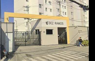 Imagem: O apartamento possui 2 Dormitórios, 1 Banheiro, 1 Vaga na garagem