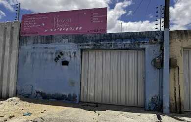 Imagem: A casa possui 2 Dormitórios, 1 Banheiro, 74m² de Área e 360m²