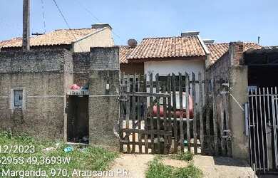 Imagem: A casa possui 2 Dormitórios, 1 Banheiro, 49m² de Área e 384m²