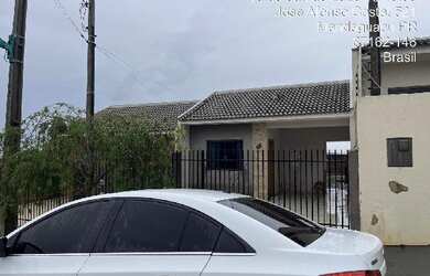 Imagem: A casa possui 2 Dormitórios, 1 Banheiro, 1 Vaga na garagem