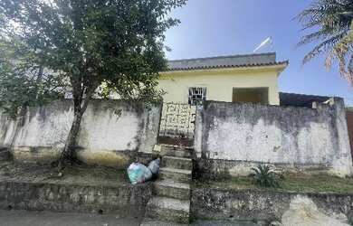 Imagem: A casa à venda possui 2 Dormitórios, 1 Banheiro, 1 Vaga na
