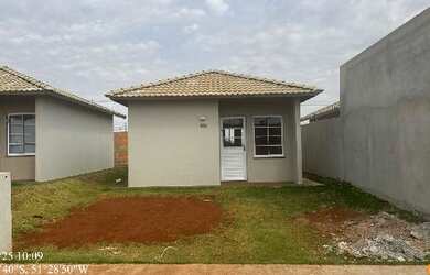 Imagem: A casa possui 2 Dormitórios, 1 Banheiro, 1 Vaga na garagem