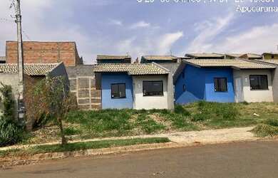 Imagem: A casa possui 2 Dormitórios, 1 Banheiro, 1 Vaga na garagem