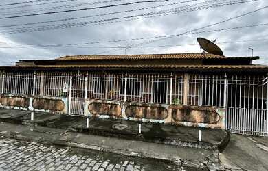 Imagem: A casa possui 3 Dormitórios, 1 Banheiro, 176m² de Área e