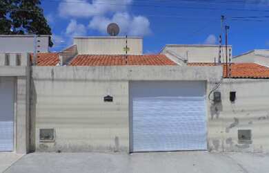 Imagem: A casa possui 2 Dormitórios, 1 Banheiro, 1 Vaga na garagem