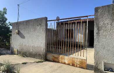 Imagem: A casa possui 2 Dormitórios, 1 Banheiro, 87m² de Área e 180m²