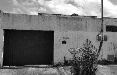 Imagem: A casa possui 2 Dormitórios, 1 Banheiro, 1 Vaga na garagem