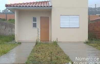 Imagem: A casa possui 2 Dormitórios, 1 Banheiro, 42m² de Área e 230m²