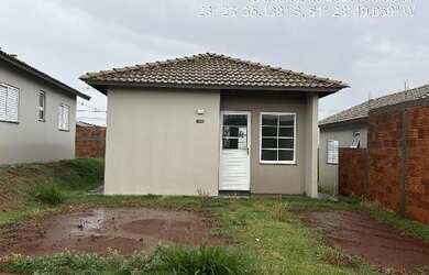 Imagem: A casa possui 2 Dormitórios, 1 Banheiro, 1 Vaga na garagem