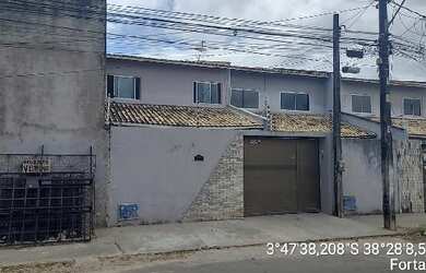 Imagem: A casa possui 3 Dormitórios, 1 Banheiro, 2 Vagas na garagem