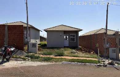 Imagem: A casa possui 2 Dormitórios, 1 Banheiro, 1 Vaga na garagem