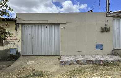 Imagem: A casa possui 2 Dormitórios, 1 Banheiro, 1 Vaga na garagem