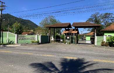 Imagem: A casa possui 5 Dormitórios, 1 Banheiro, 1 Vaga na garagem