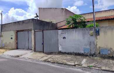 Imagem: A casa possui 2 Dormitórios, 1 Banheiro, 1 Vaga na garagem