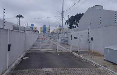 Imagem: A casa possui 3 Dormitórios, 1 Banheiro, 1 Vaga na garagem