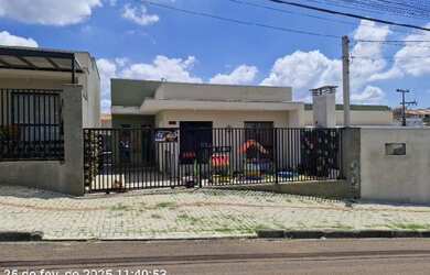 Imagem: A casa possui 2 Dormitórios, 1 Banheiro, 49m² de Área, 108m²