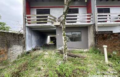 Imagem: A casa possui 2 Dormitórios, 1 Banheiro, 1 Vaga na garagem