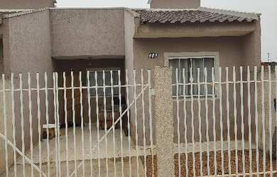 Imagem: A casa possui 2 Dormitórios, 1 Banheiro, 1 Vaga na garagem