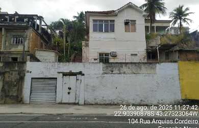 Imagem: A casa possui 2 Dormitórios, 1 Banheiro, 1 Vaga na garagem