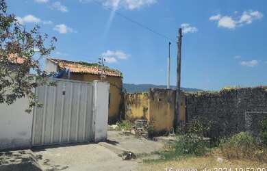 Imagem: A casa possui 2 Dormitórios, 1 Banheiro, 65m² de Área, 125m²