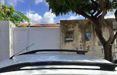 Imagem: A casa possui 2 Dormitórios, 1 Banheiro, 1 Vaga na garagem