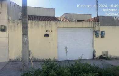 Imagem: A casa possui 2 Dormitórios, 1 Banheiro, 1 Vaga na garagem