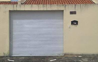 Imagem: A casa possui 2 Dormitórios, 1 Banheiro, 1 Vaga na garagem