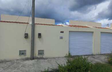 Imagem: A casa possui 2 Dormitórios, 1 Banheiro, 1 Vaga na garagem