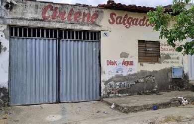 Imagem: A casa possui 2 Dormitórios, 1 Banheiro, 1 Vaga na garagem