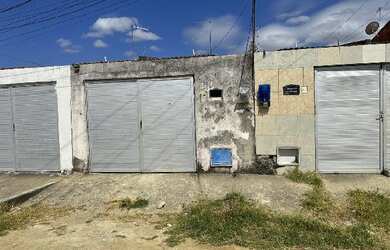 Imagem: A casa possui 2 Dormitórios, 1 Banheiro, 1 Vaga na garagem