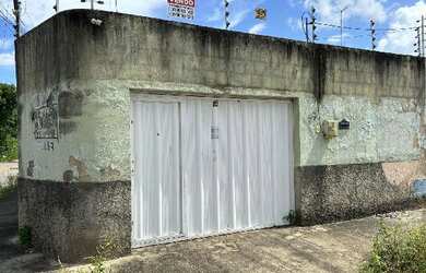 Imagem: A casa possui 2 Dormitórios, 1 Banheiro, 1 Vaga na garagem