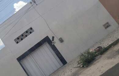 Imagem: A casa possui 3 Dormitórios, 1 Banheiro, 85m² de Área, 180m²