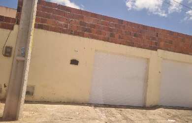 Imagem: A casa possui 2 Dormitórios, 1 Banheiro, 1 Vaga na garagem