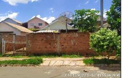 Imagem: A casa possui 2 Dormitórios, 1 Banheiro, 37m² de Área, 175m²