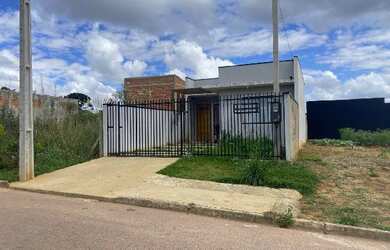 Imagem: A casa possui 2 Dormitórios, 1 Banheiro, 45m² de Área, 108m²