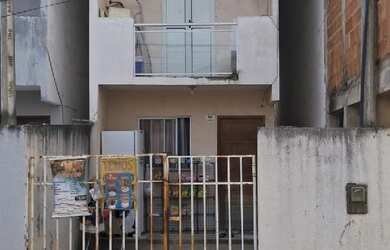 Imagem: A casa possui 2 Dormitórios, 1 Banheiro, 1 Vaga na garagem